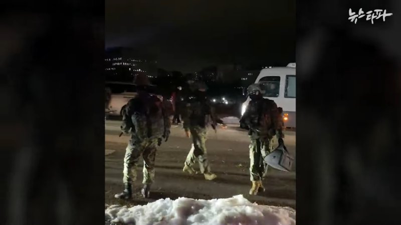 중앙선관위에도 계엄군 진입...주요 헌법기관 장악 시도 - 뉴스타파 0-38 screenshot.png